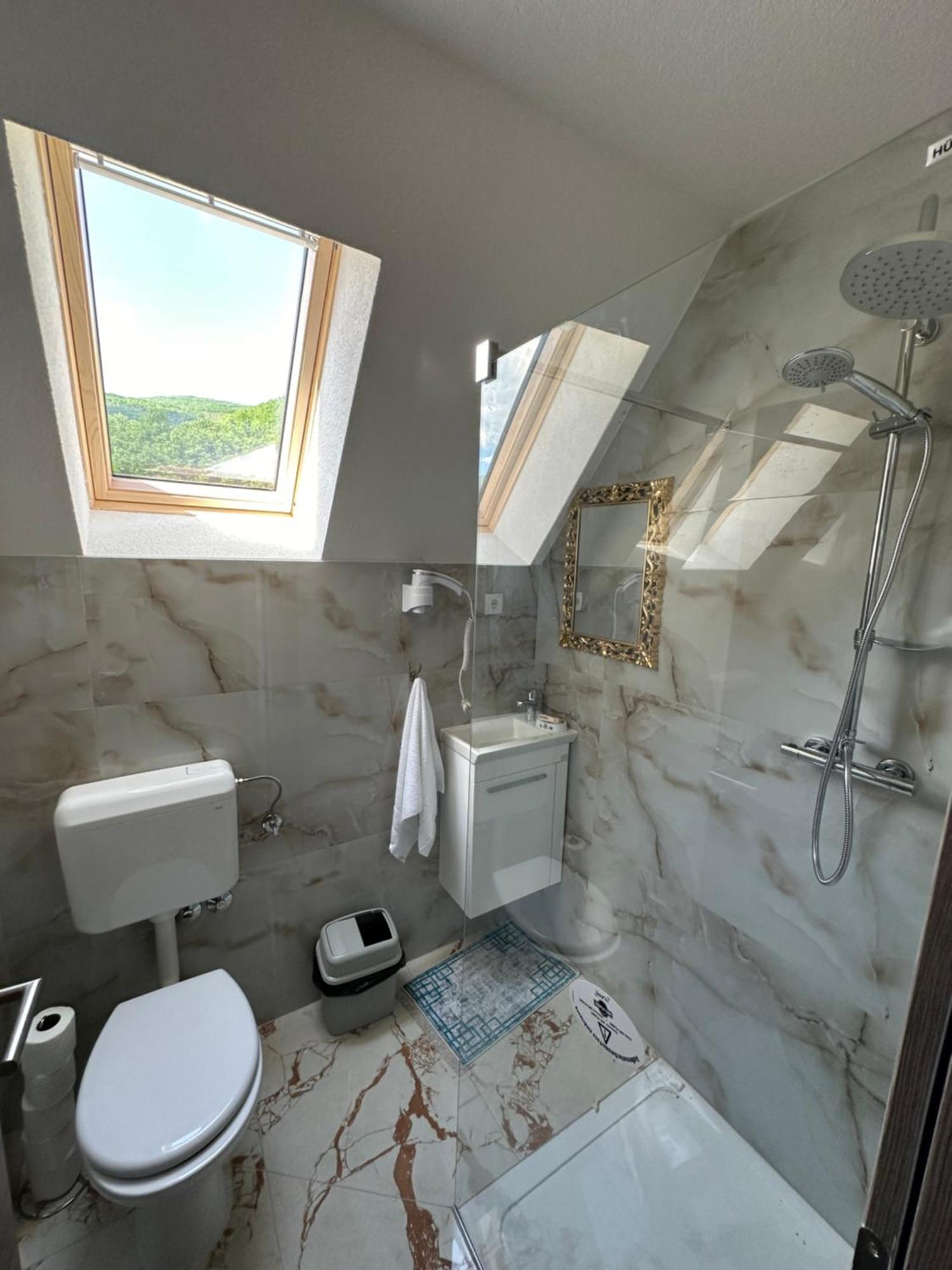 Bungalow House - 5 Rooms Zolaci Esterno foto